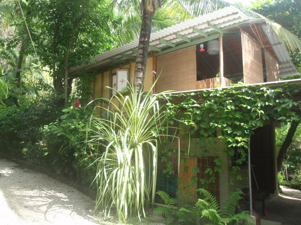 مال باييس Pachamama Tropical Garden Lodge الغرفة الصورة